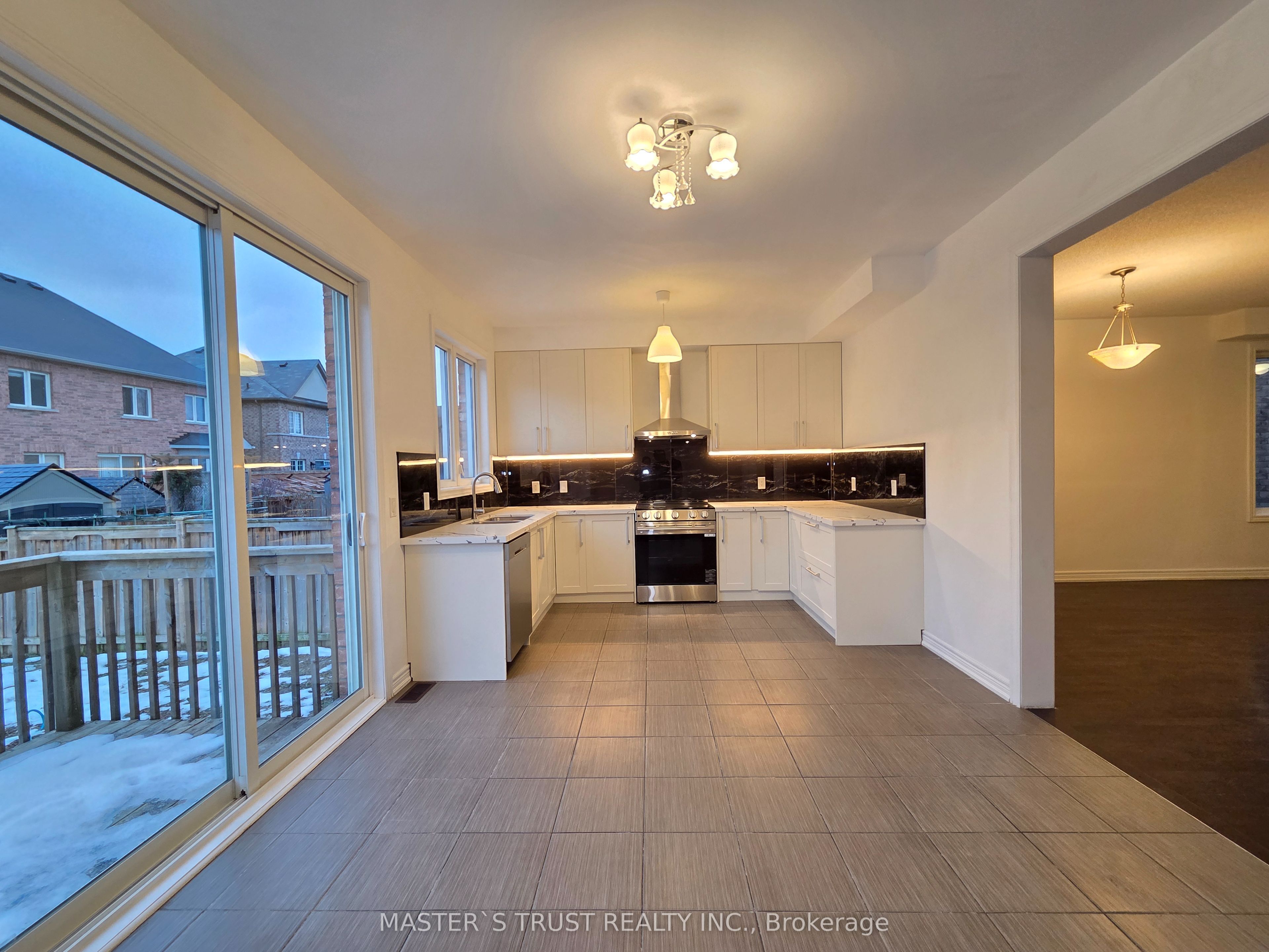 11 Beacon Point Street