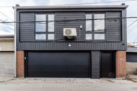 581 Crawford Street Laneway Toronto ON M6G 3K1