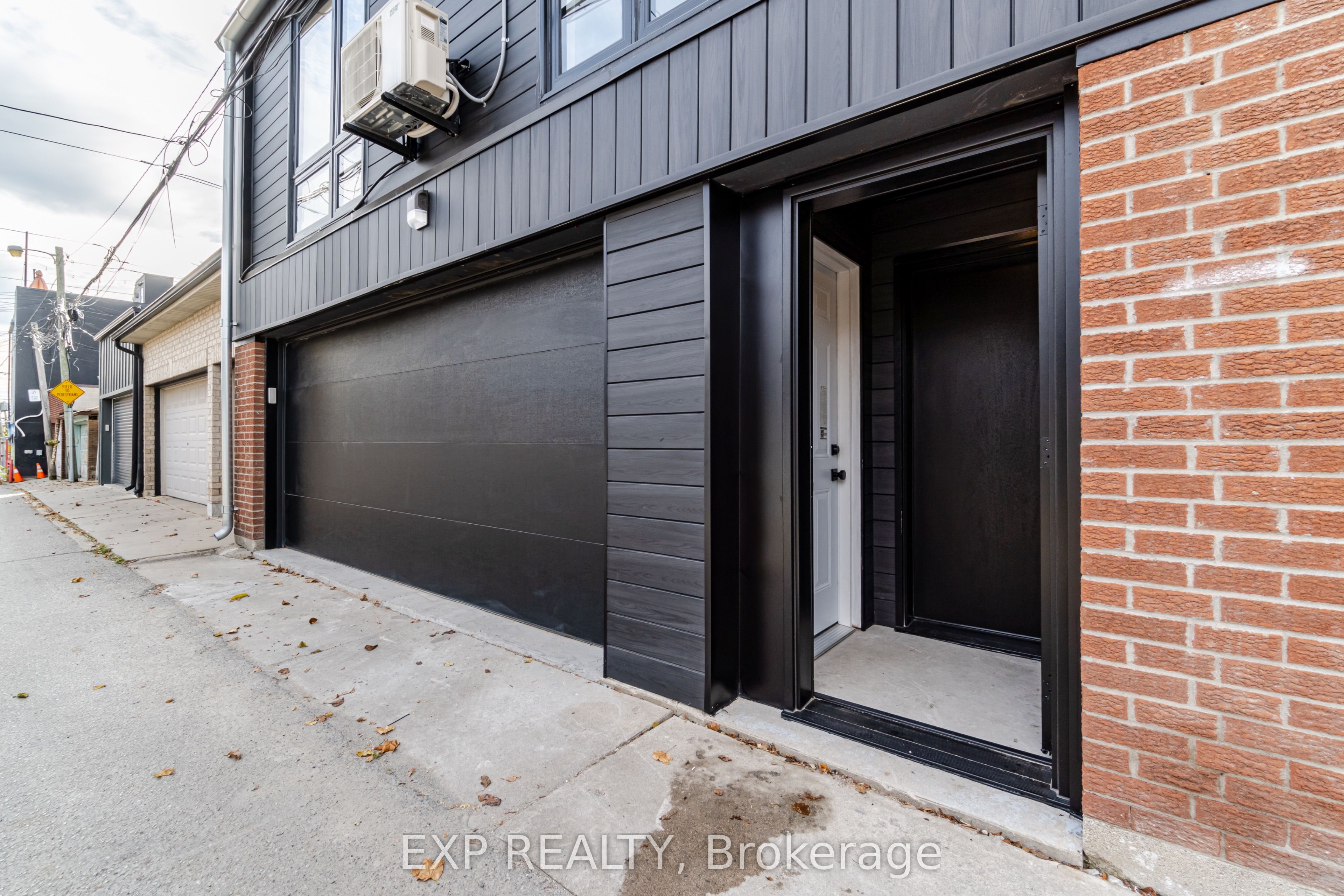 581 Crawford Street Laneway