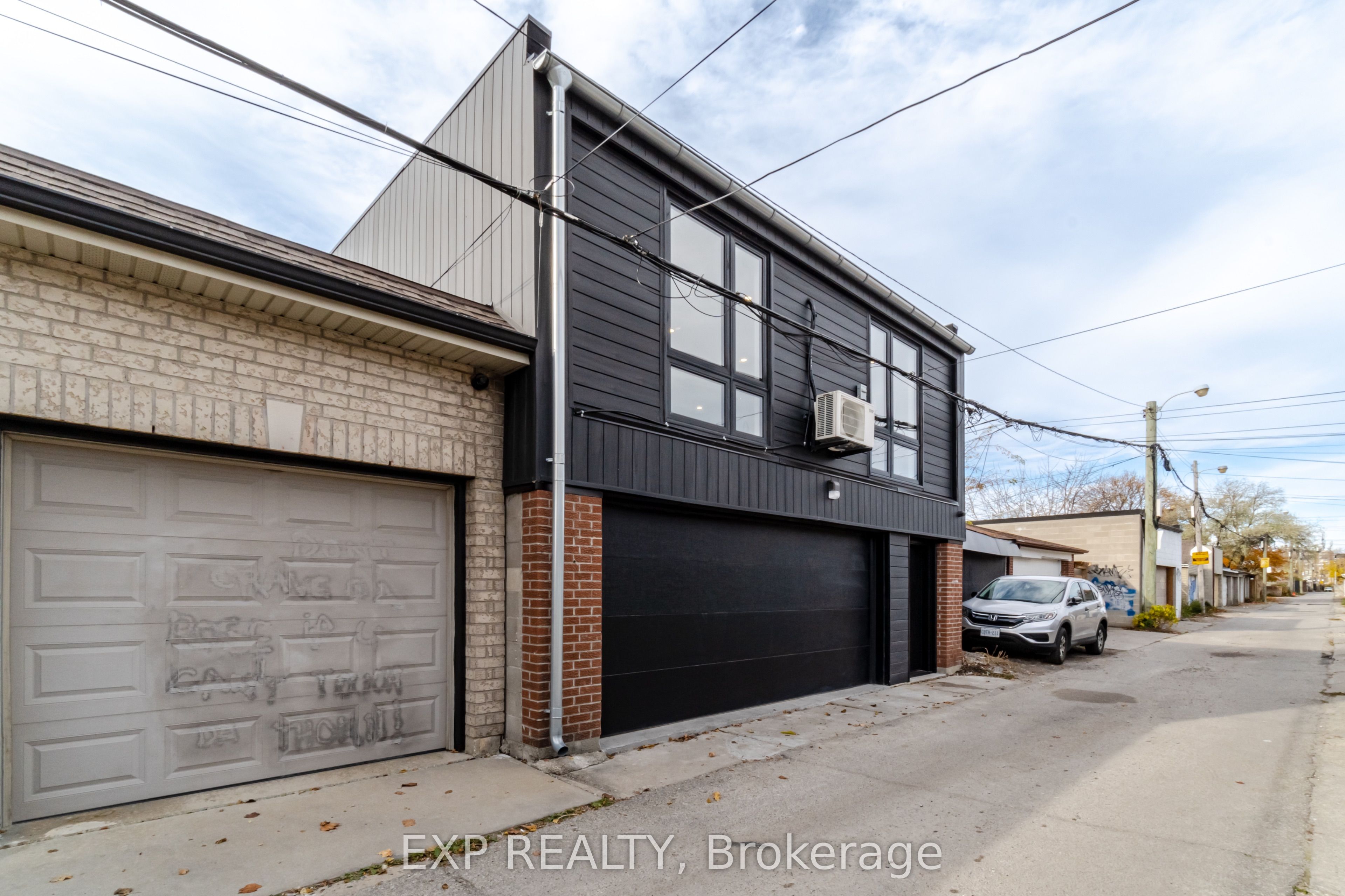 581 Crawford Street Laneway