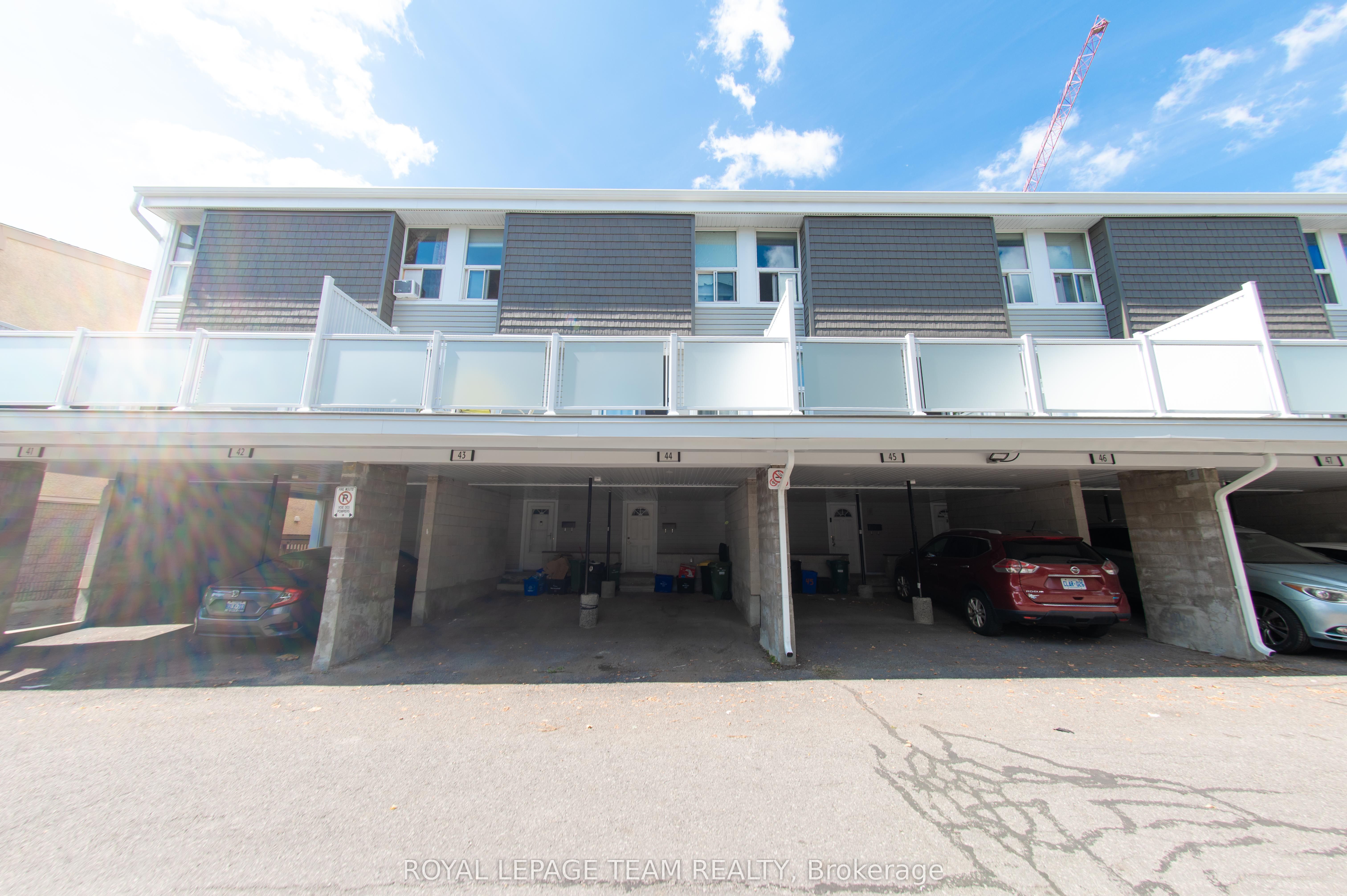 Photo 1 of 43 — 3415 Uplands Drive 44, Hunt Club - Windsor Park Village and Area, ON K1V 9N3
