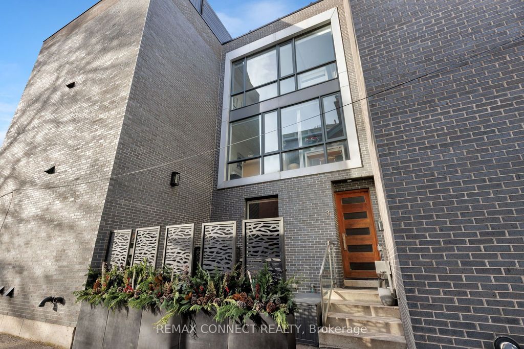 Photo of 126 Spadina Road #TH3, Toronto, ON M5R 2T8 (MLS # C13020950)