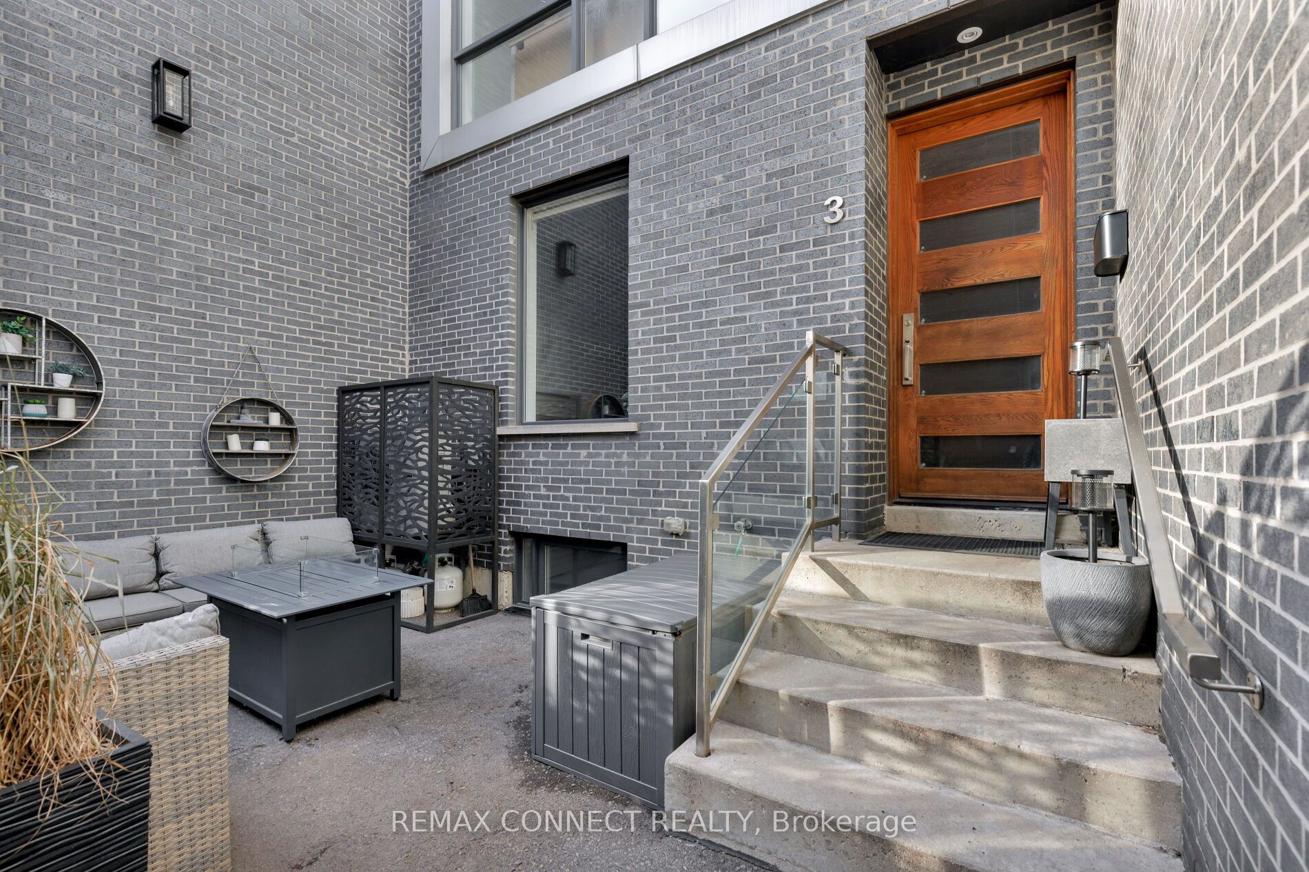 126 Spadina Road TH3