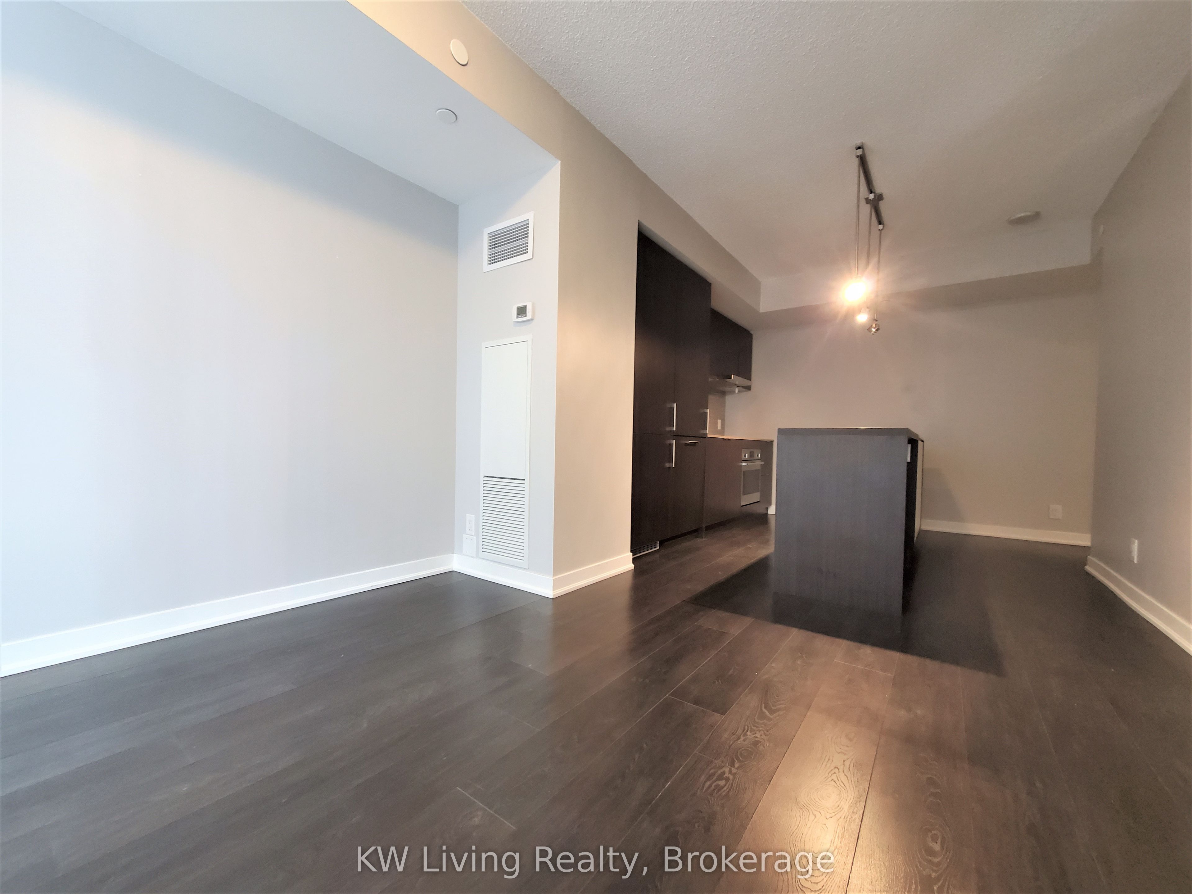 100 Harbour Street 2005