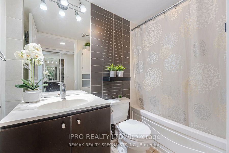 215 Sherway Gardens Road 1205