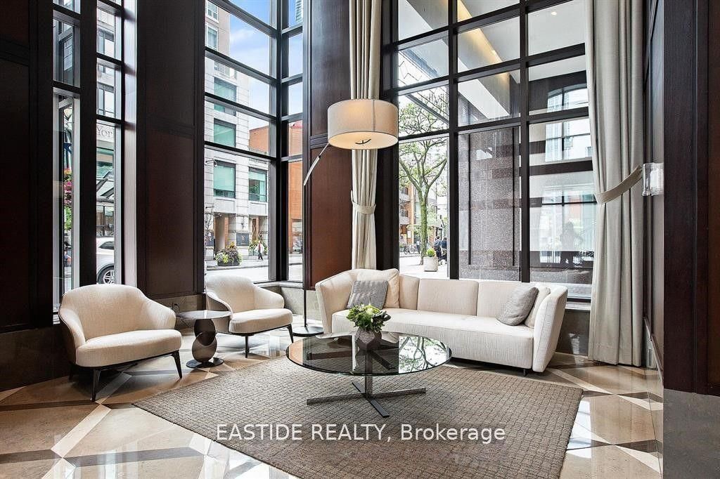 68 Yorkville Avenue 303