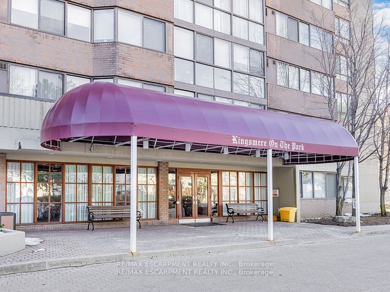 880 Dundas Street W UPH7