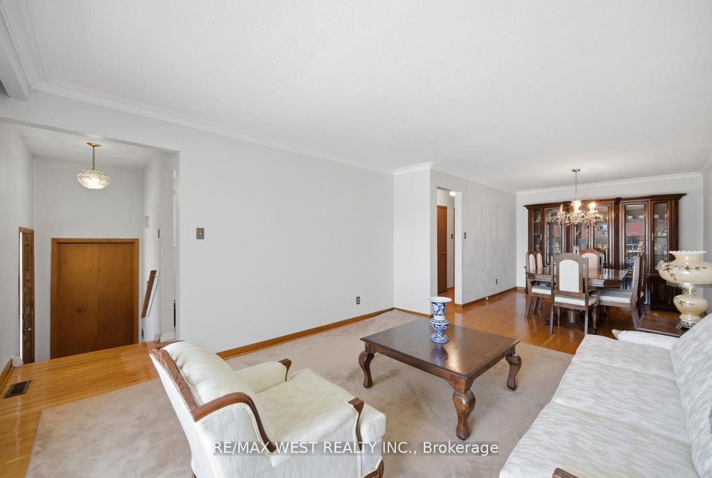 Photo of 111 Shoreham Drive, Toronto, ON M3N 1S8 (MLS # W13664186)