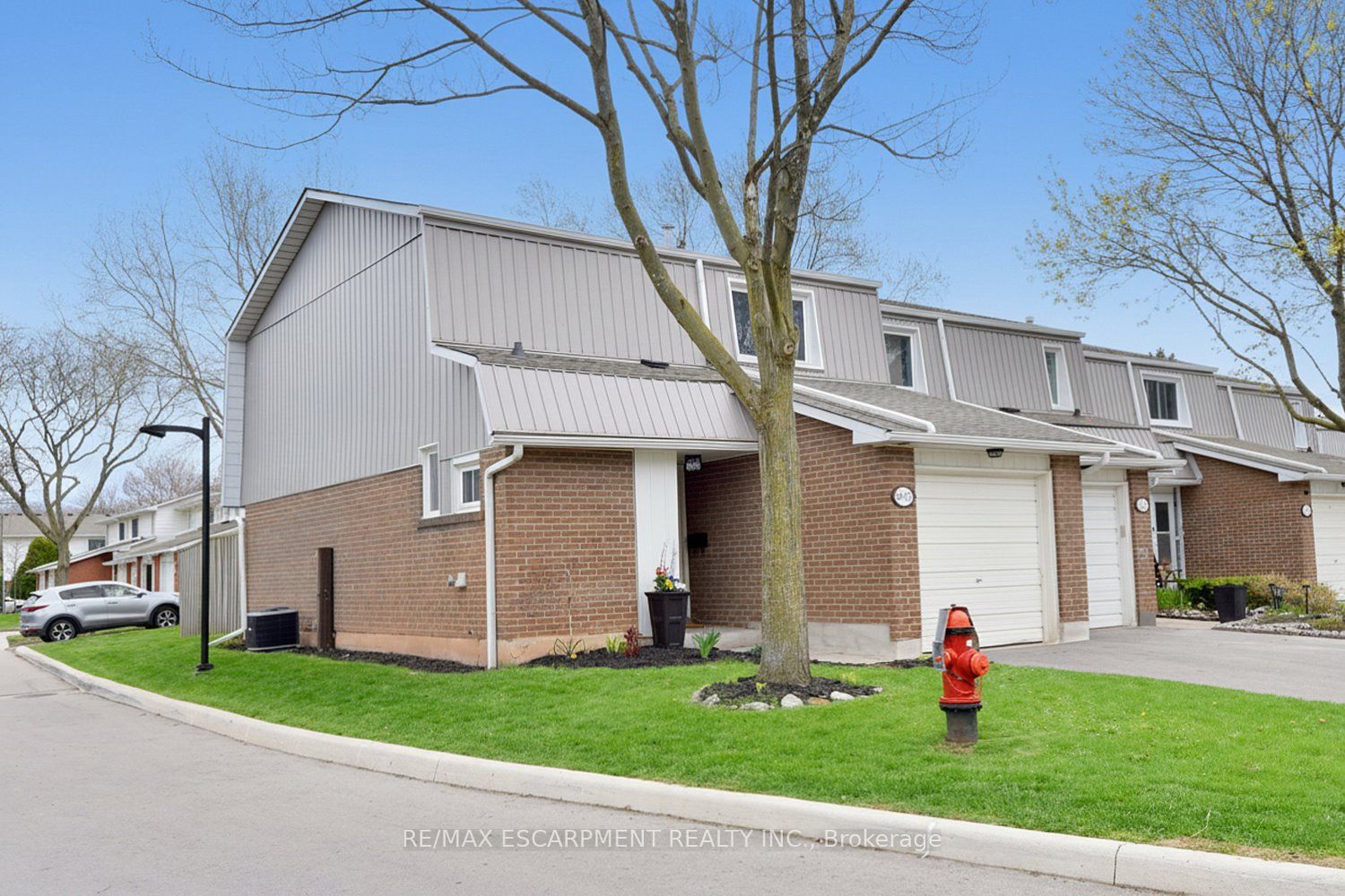 477 Woodview Road 1