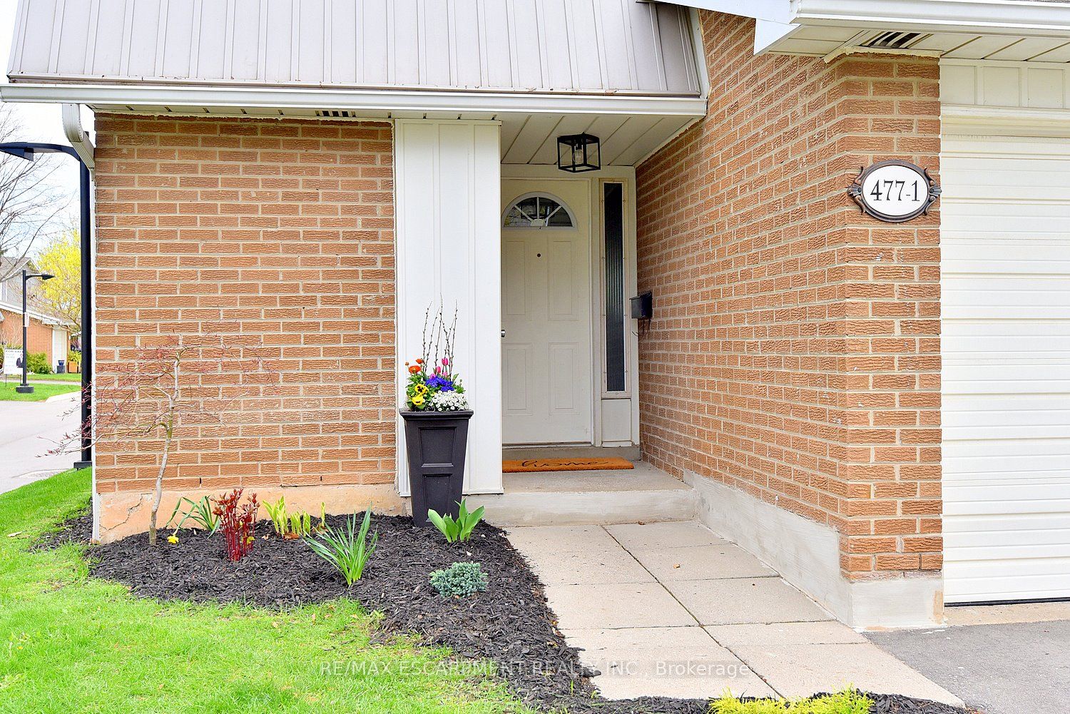 477 Woodview Road 1