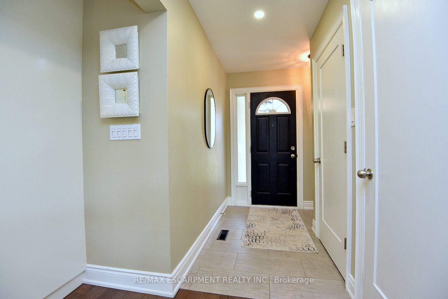 477 Woodview Road 1