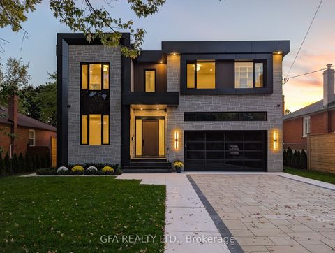 1526 Garnet Avenue Mississauga ON L5G 4C8