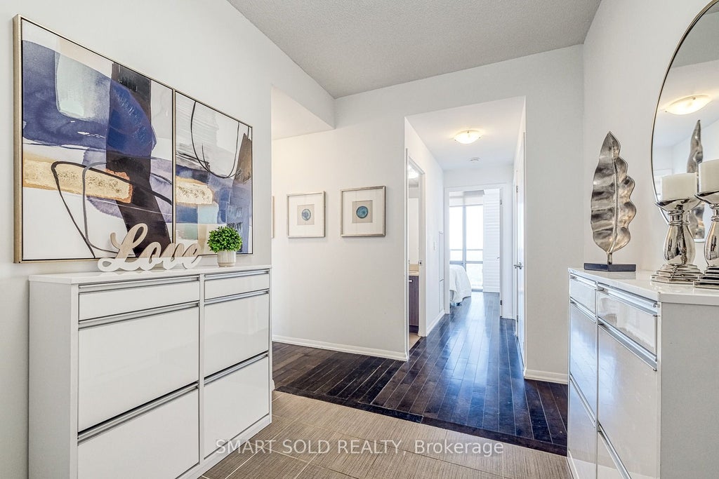 Photo of 832 Bay Street #4010, Toronto, ON M5S 1Z6 (MLS # C13490754)