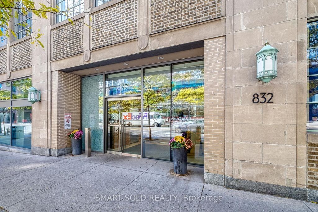 Photo of 832 Bay Street #4010, Toronto, ON M5S 1Z6 (MLS # C13490754)