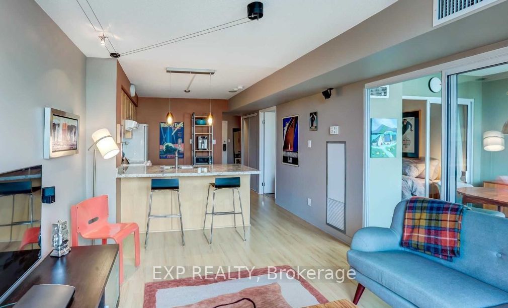 650 Queens Quay W 306