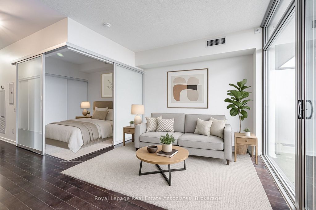 Photo of 105 The Queensway N/A #2206, Toronto, ON M6S 5B5 (MLS # W12635532)