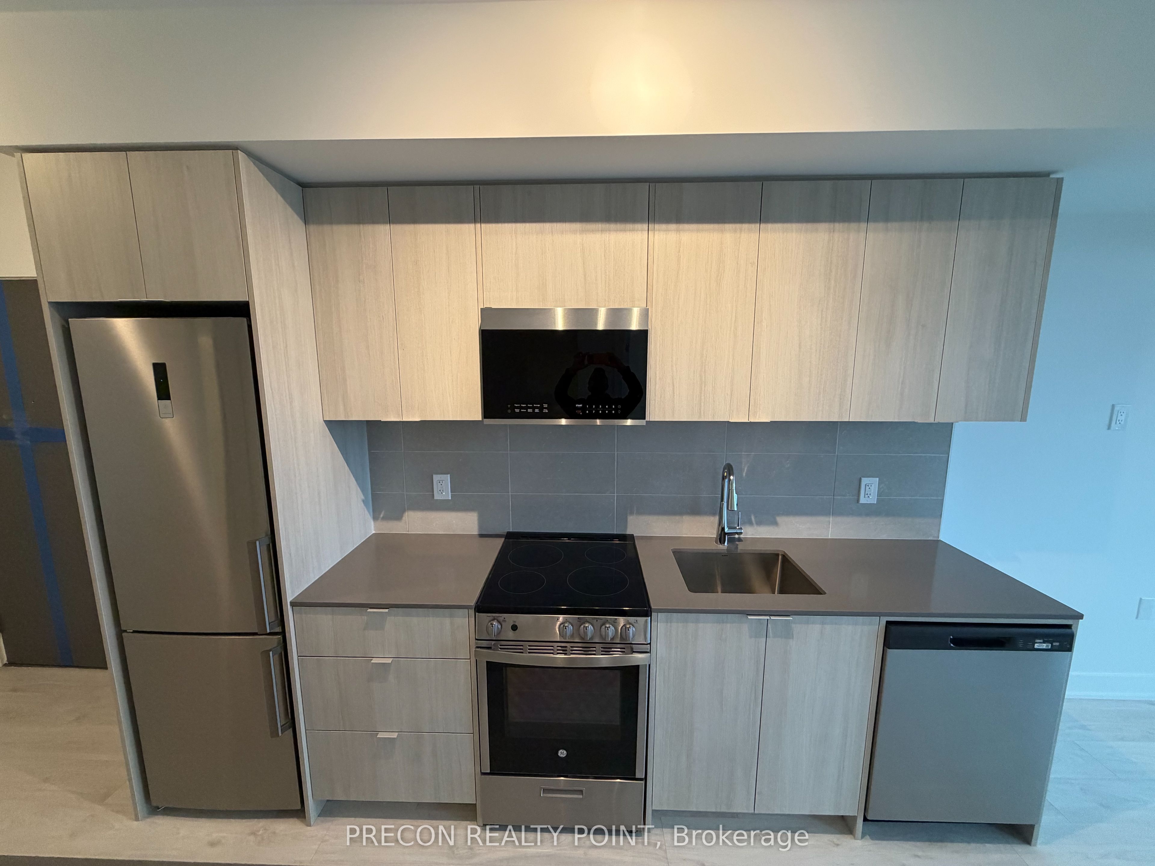 2088 James Street W 1112