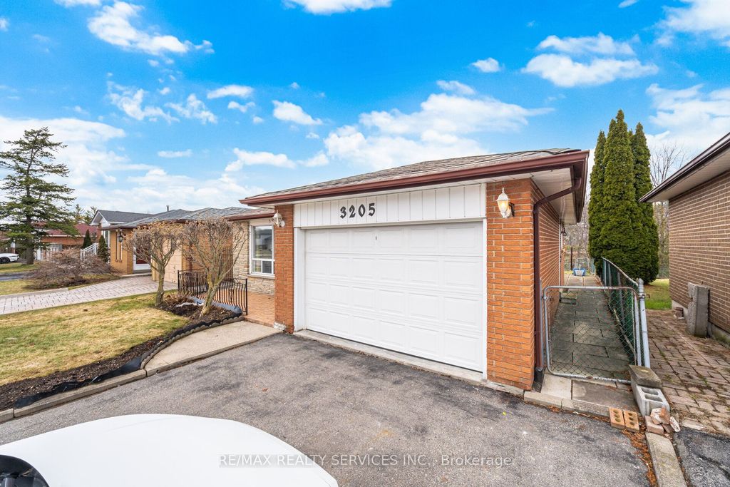 Photo of 3205 Monica Drive, Mississauga, ON L4T 3E6 (MLS # W12907130)