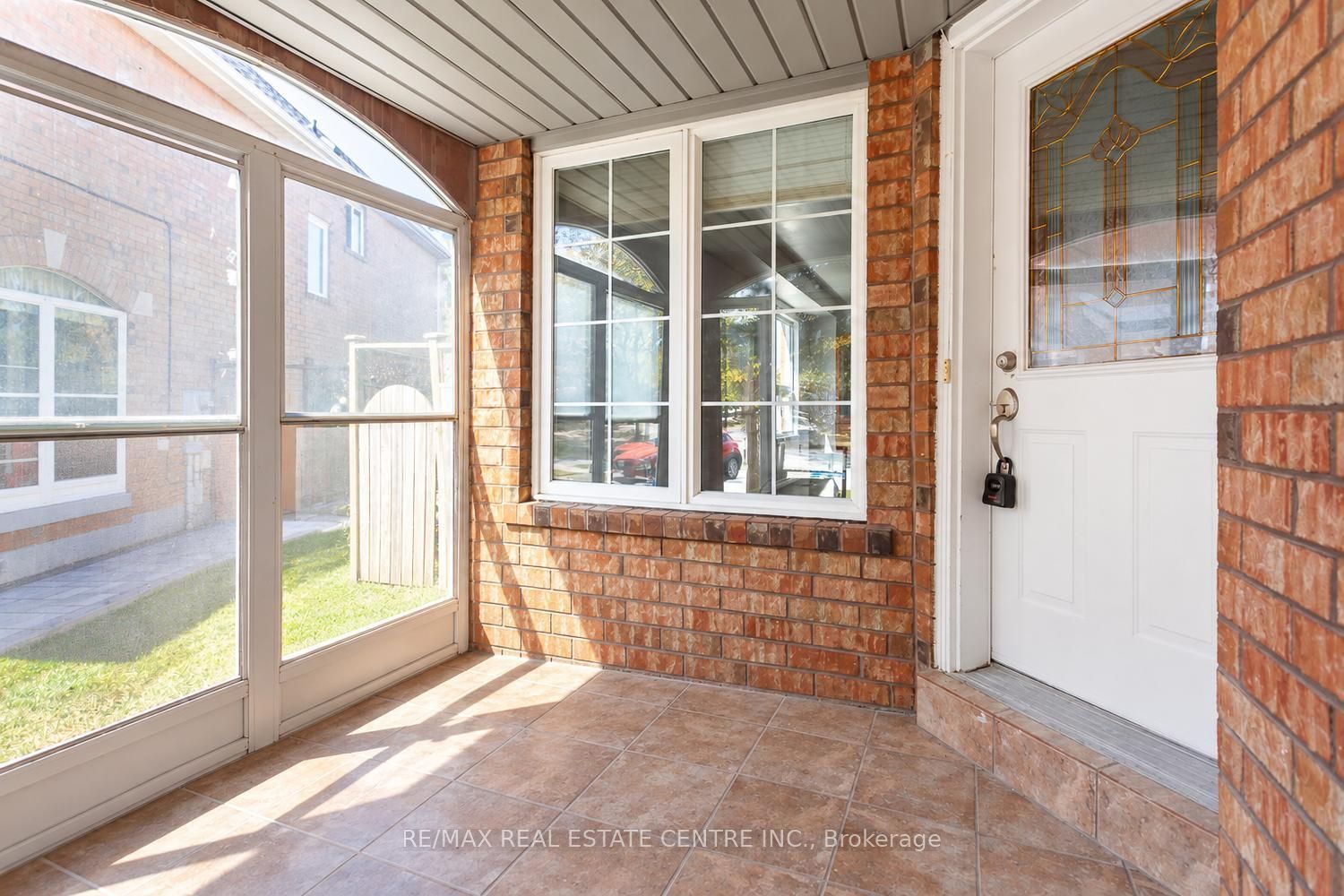 2874 Gardenview Crescent Upper
