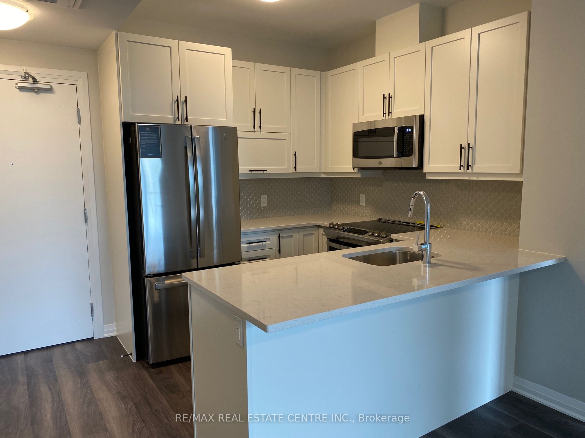 95 Dundas Street W 228