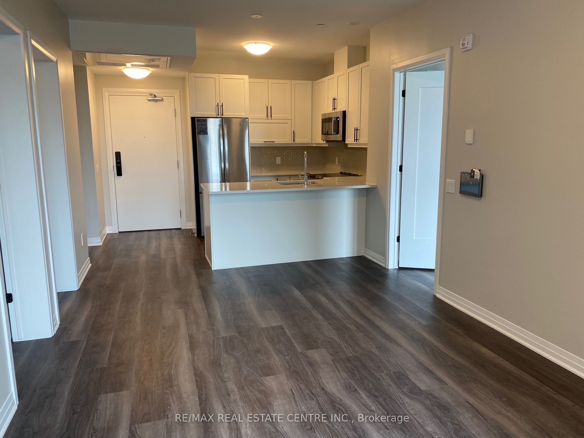 95 Dundas Street W 228