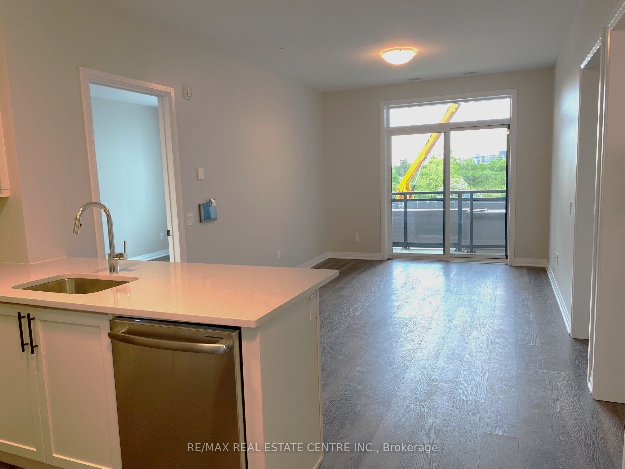 95 Dundas Street W 228