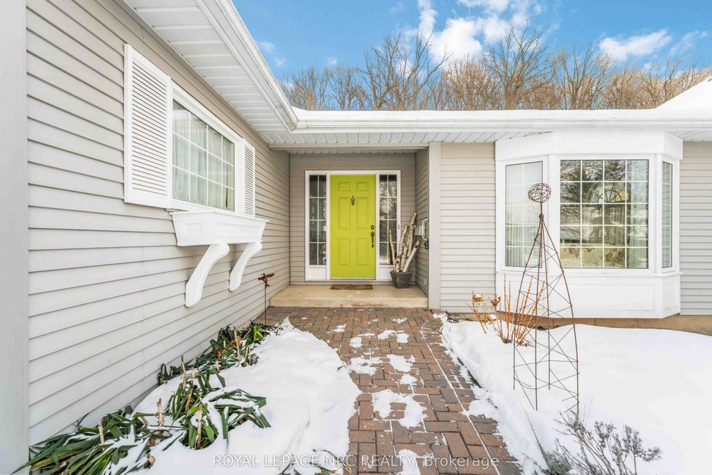 Photo of 192 Woodside Drive, St. Catharines, ON L2T 1X6 (MLS # X12824688)