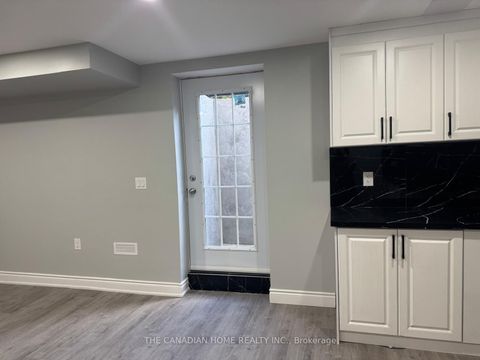 534 Daniel Clarke Way Basement Oakville ON L6M 0N9