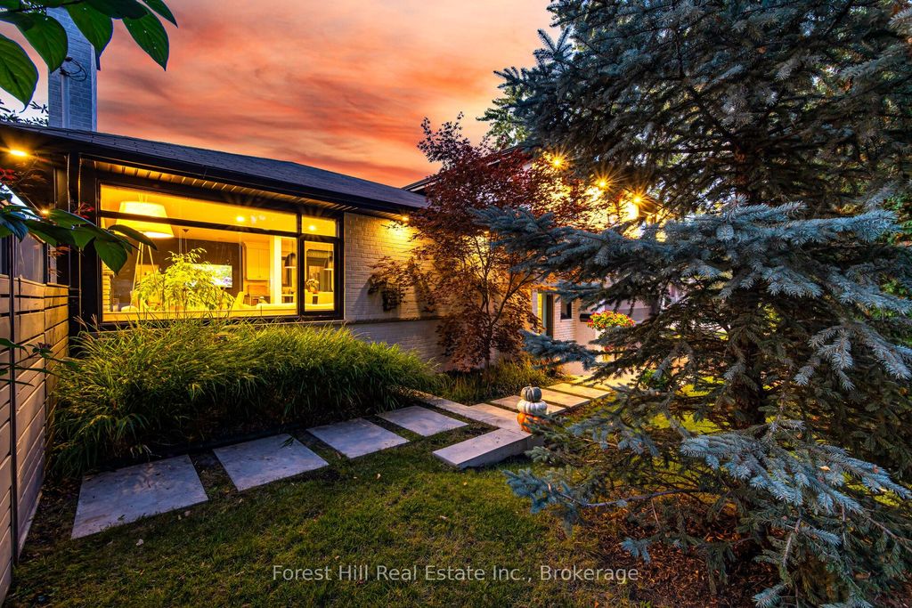 Photo of 28 Decarie Circle, Toronto, ON M9B 3H9 (MLS # W12453198)