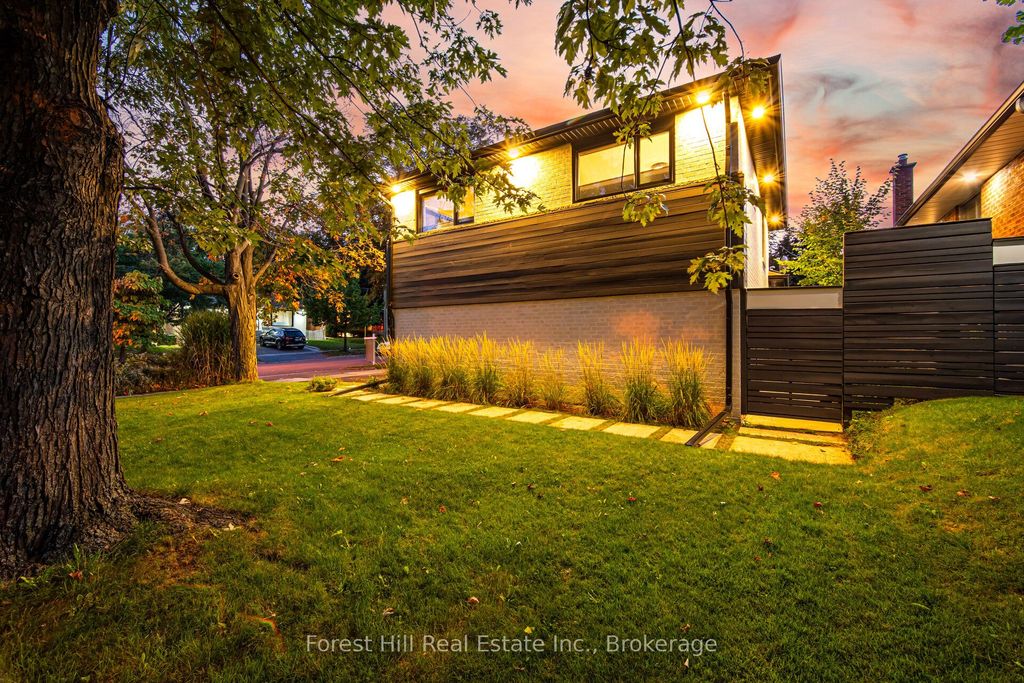 Photo of 28 Decarie Circle, Toronto, ON M9B 3H9 (MLS # W12453198)