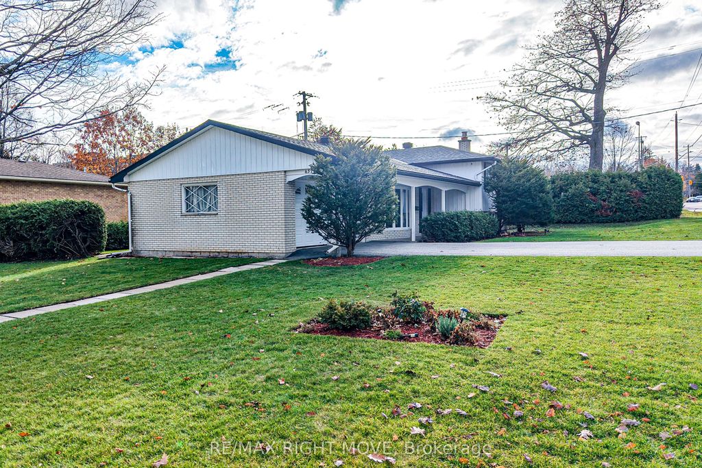 Photo of 437 Highland Avenue, Orillia, ON L3V 4E8 (MLS # S12752132)