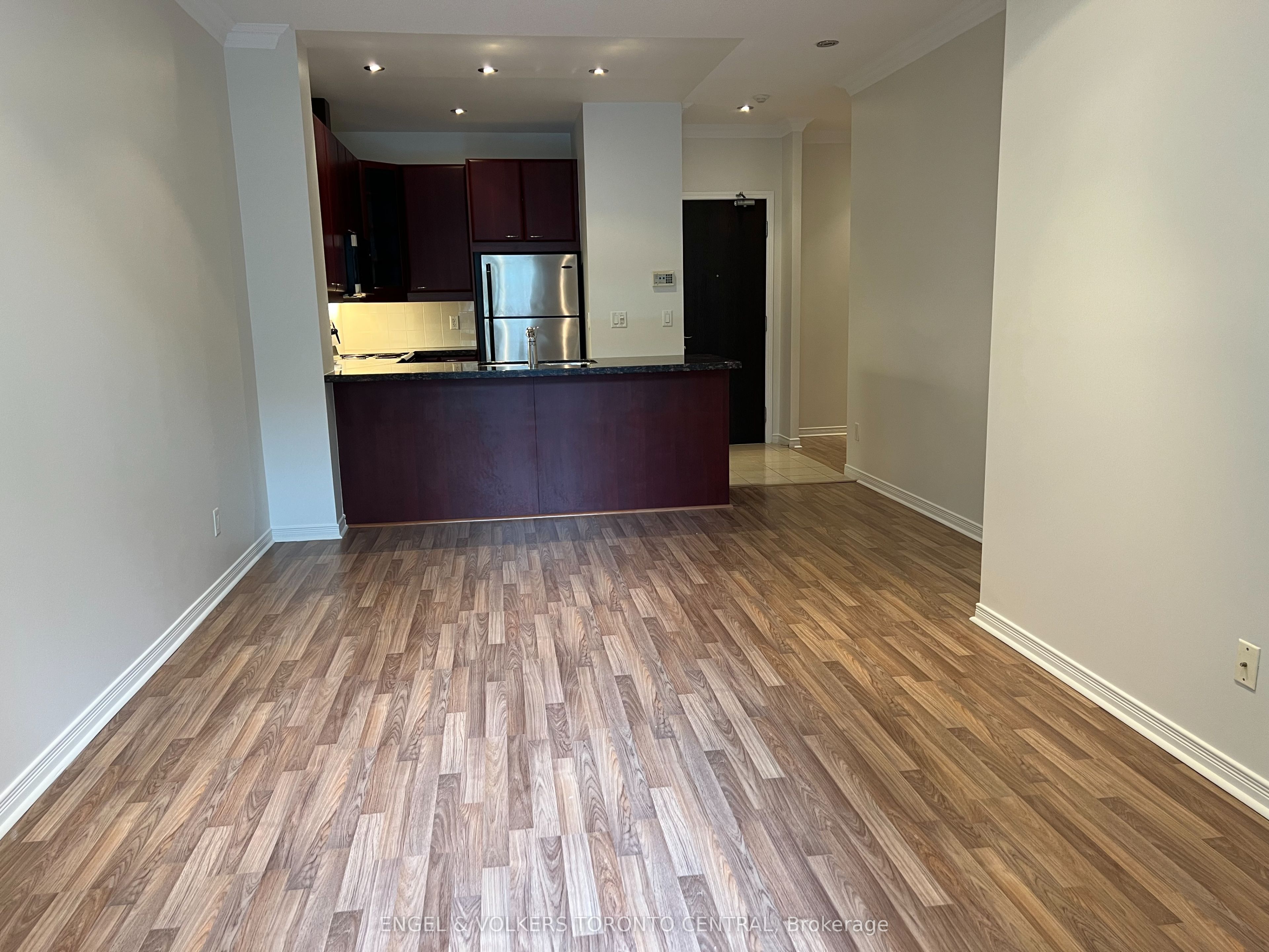 205 The Donway Way W 104