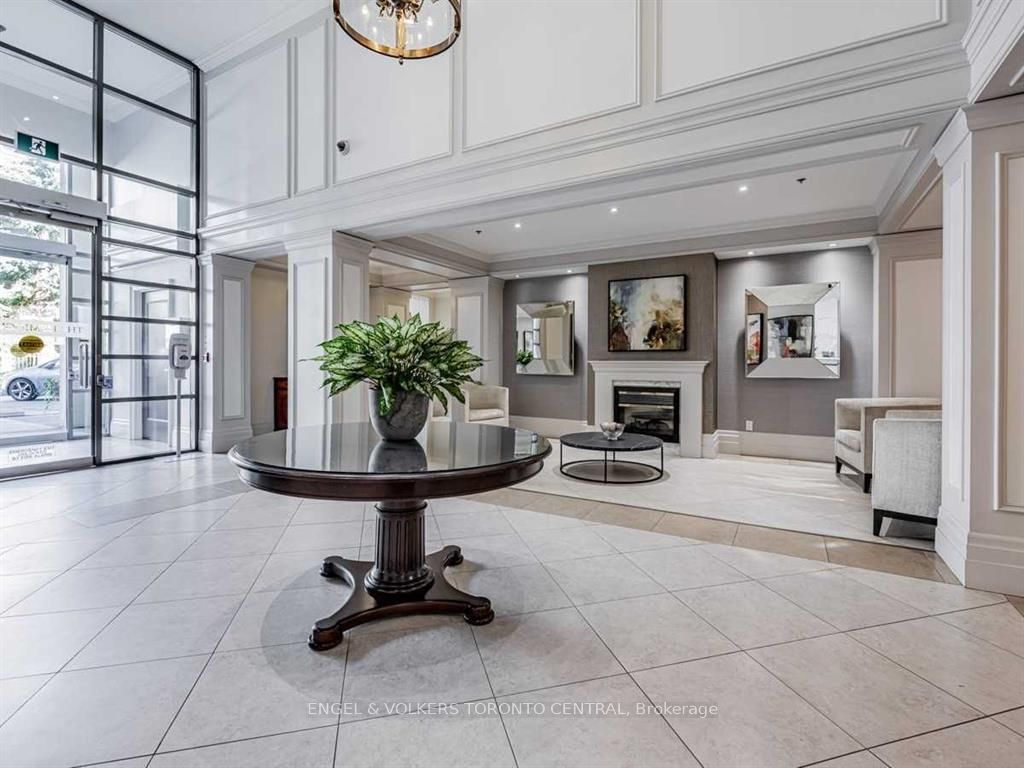 205 The Donway Way W 104