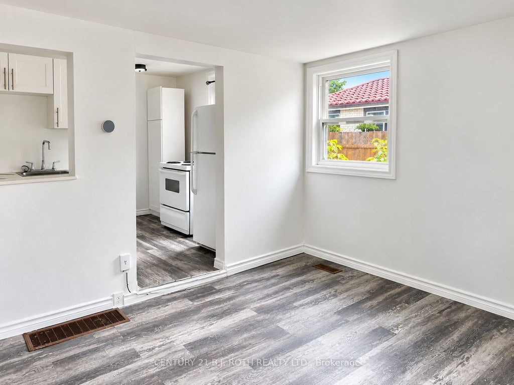 Photo of 371 EAST ST ORILLIA Street, Orillia, ON L3V 4C6 (MLS # S13886636)