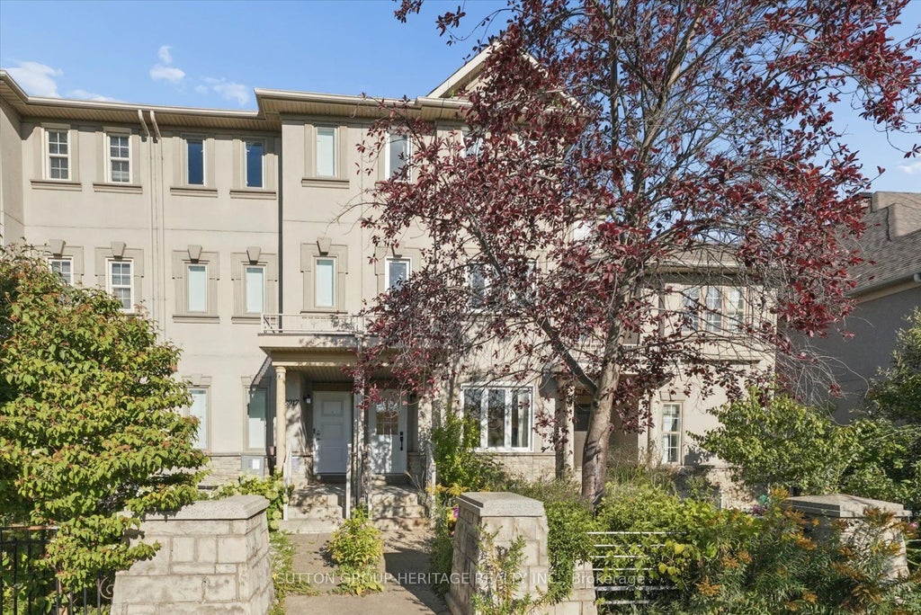 Photo of 8915 Yonge Street, Richmond Hill, ON L4C 0L5 (MLS # N13870066)