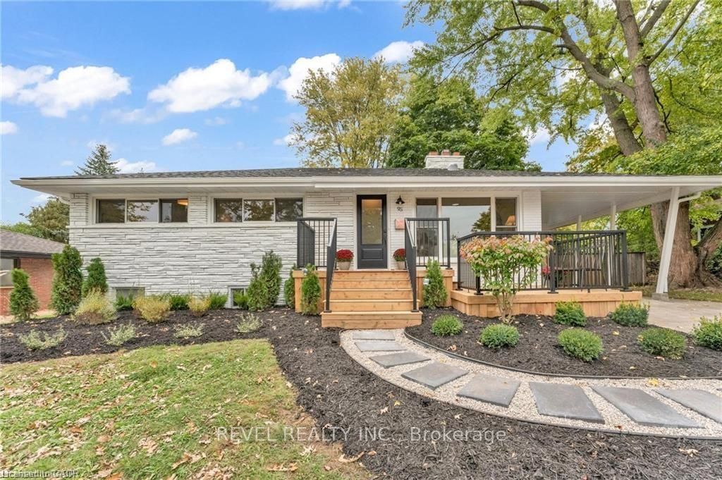 Photo of 95 Seneca Drive, Hamilton, ON L9G 3B7 (MLS # X13032306)