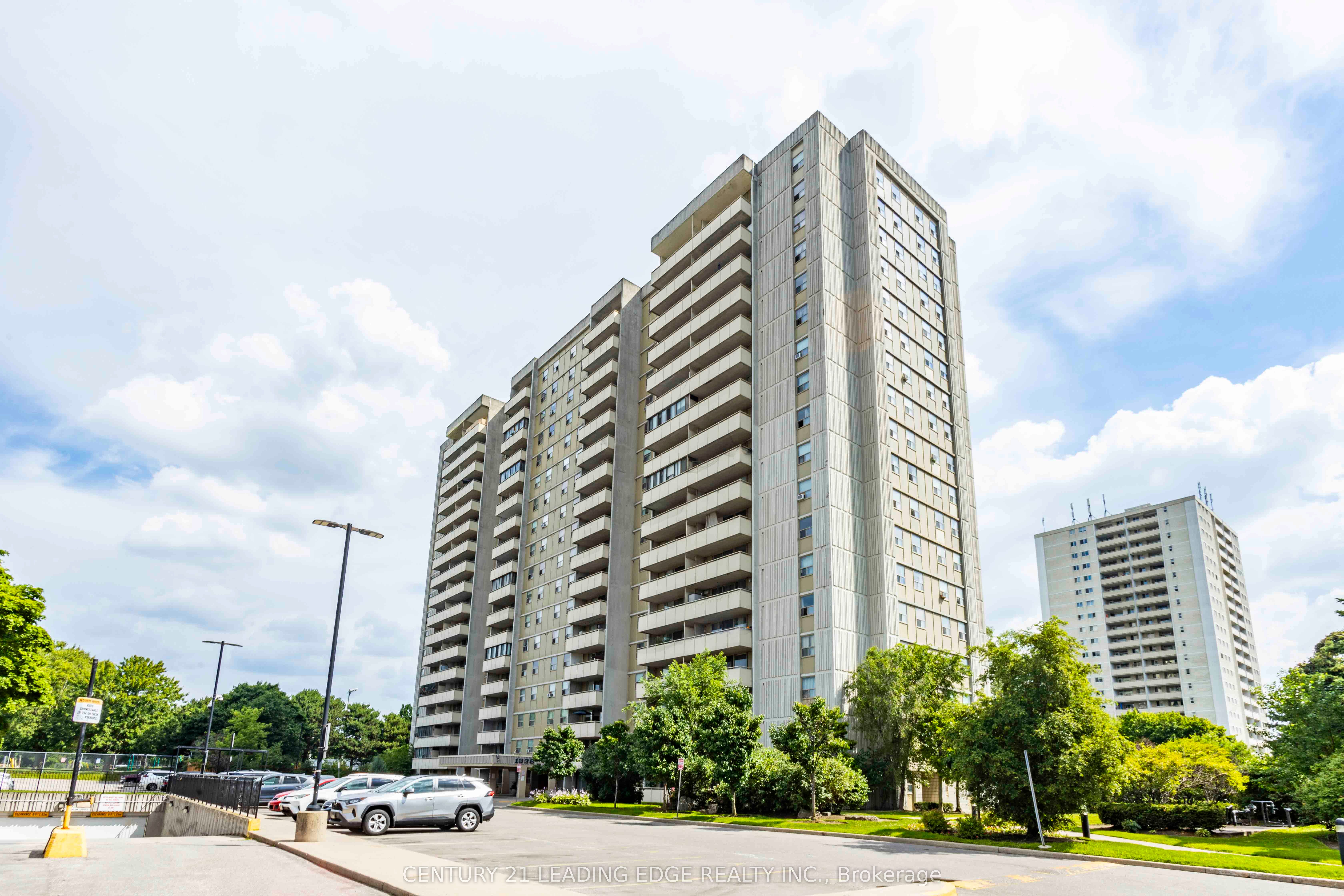 Photo 1 of 34 — 1338 York Mills Road 711, Toronto, ON M3A 3M3