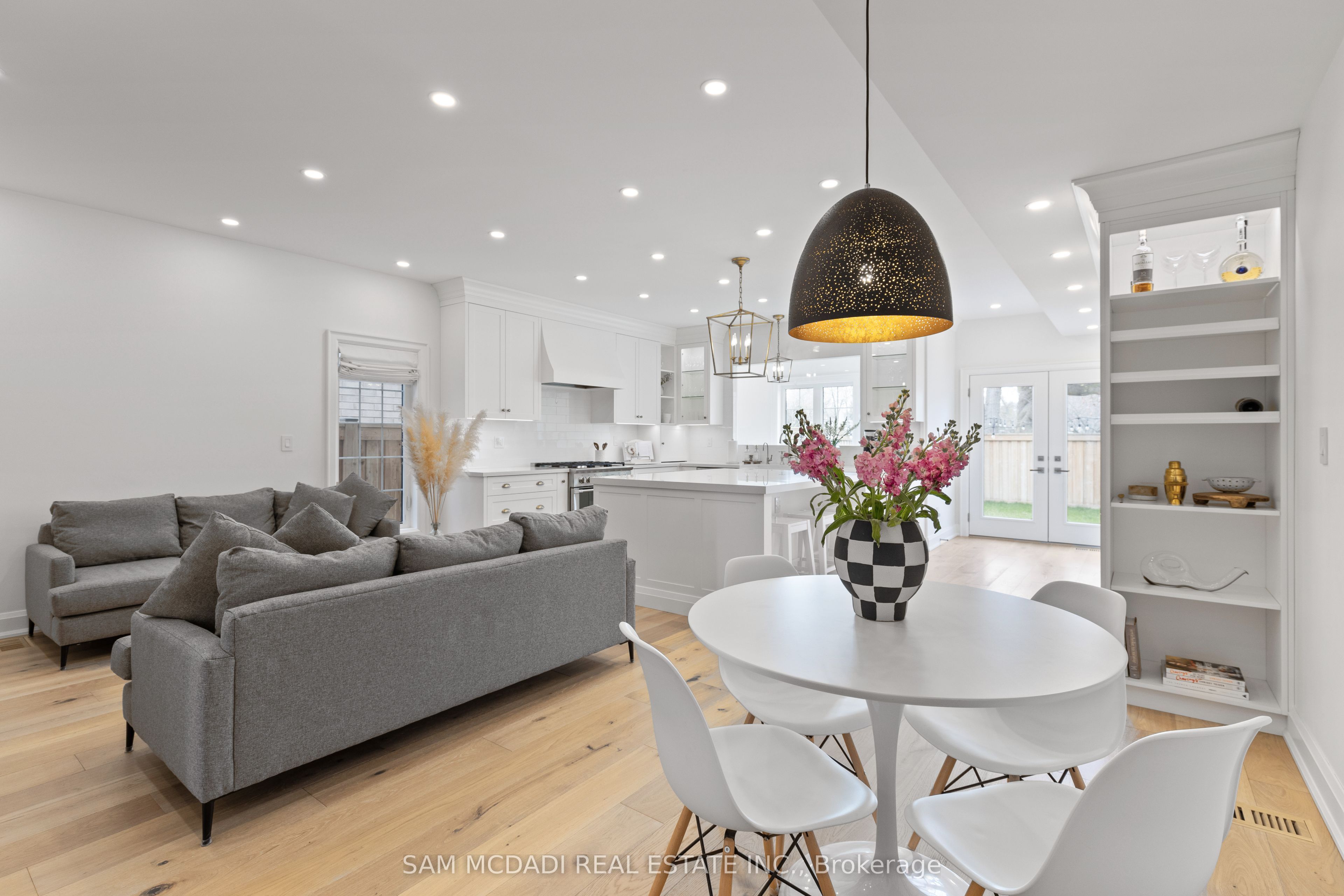 4 Iroquois Avenue