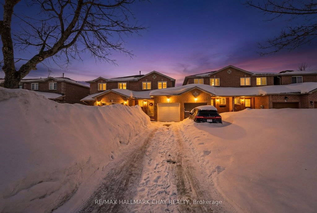 Photo of 8 Lee Crescent, Barrie, ON L4N 9Z4 (MLS # S12820990)