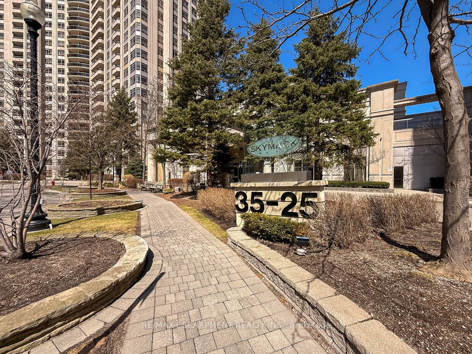 35 Kingsbridge Garden Circle 2706