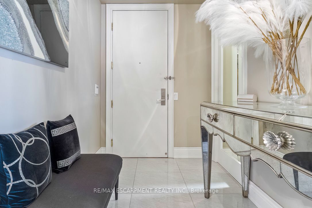 35 Kingsbridge Garden Circle 2706