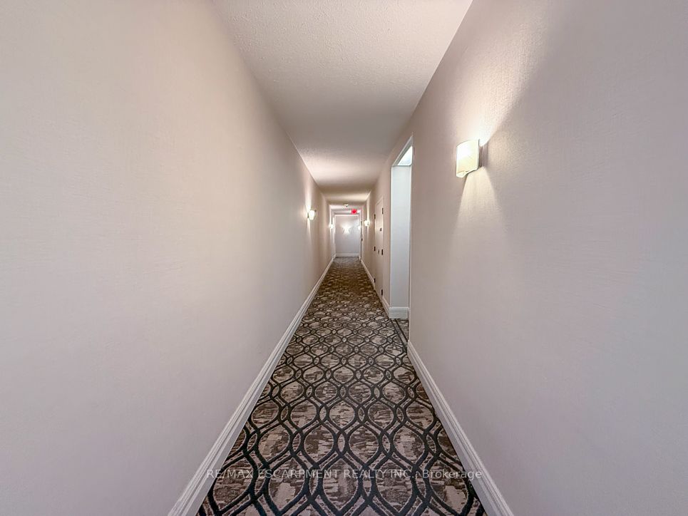 35 Kingsbridge Garden Circle 2706