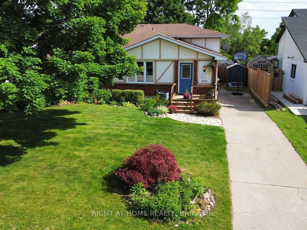 Photo of 2623 Kaymar Crescent, Sarnia, ON N0N 1C0 (MLS # X13554998)