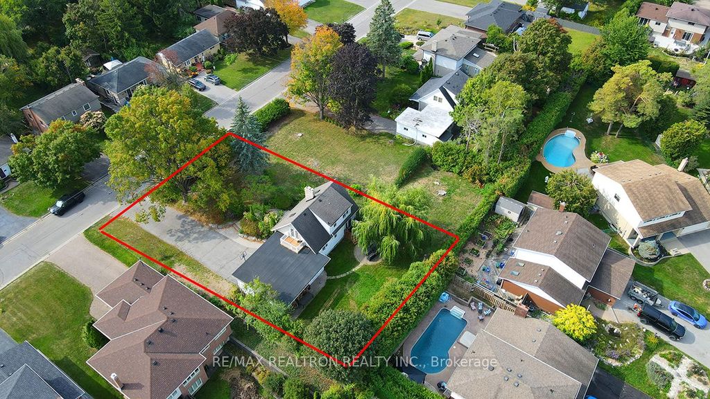 Photo of 900&amp;904 Parklane Avenue, Oshawa, ON L1G 1N8 (MLS # E12706300)