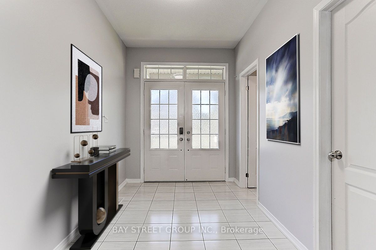 2433 Equestrian Cres Crescent