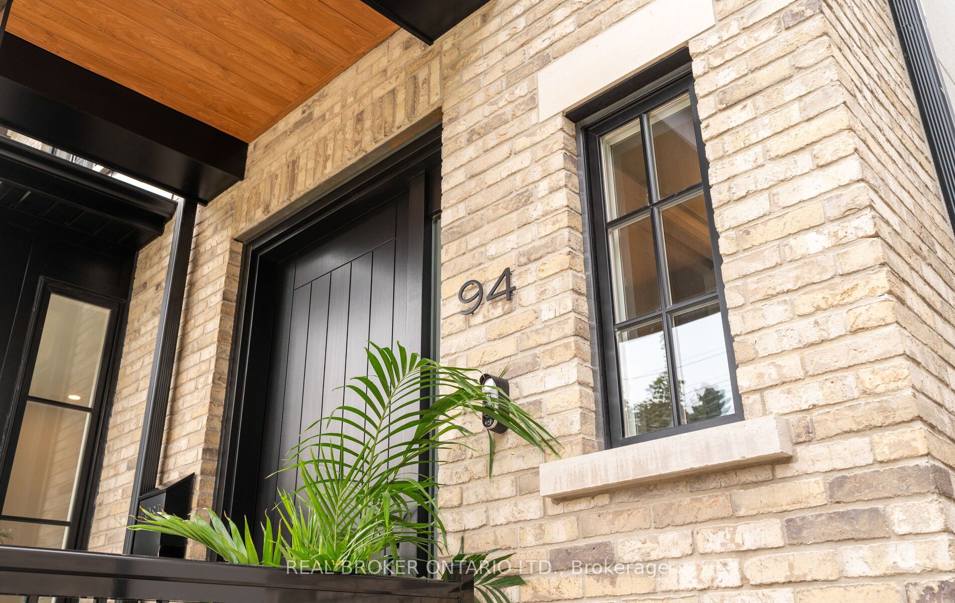 94 Prince Edward Drive S