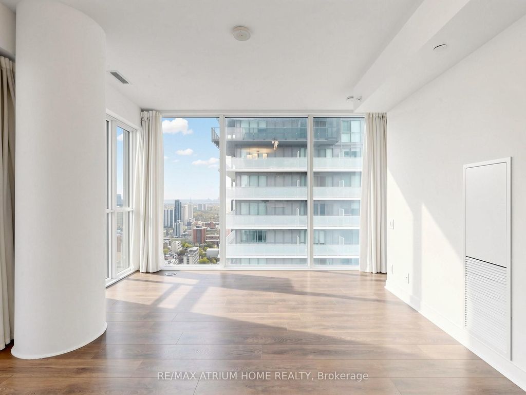 Photo of 15 GRENVILLE Street #4308, Toronto, ON M4Y 0B9 (MLS # C13077786)