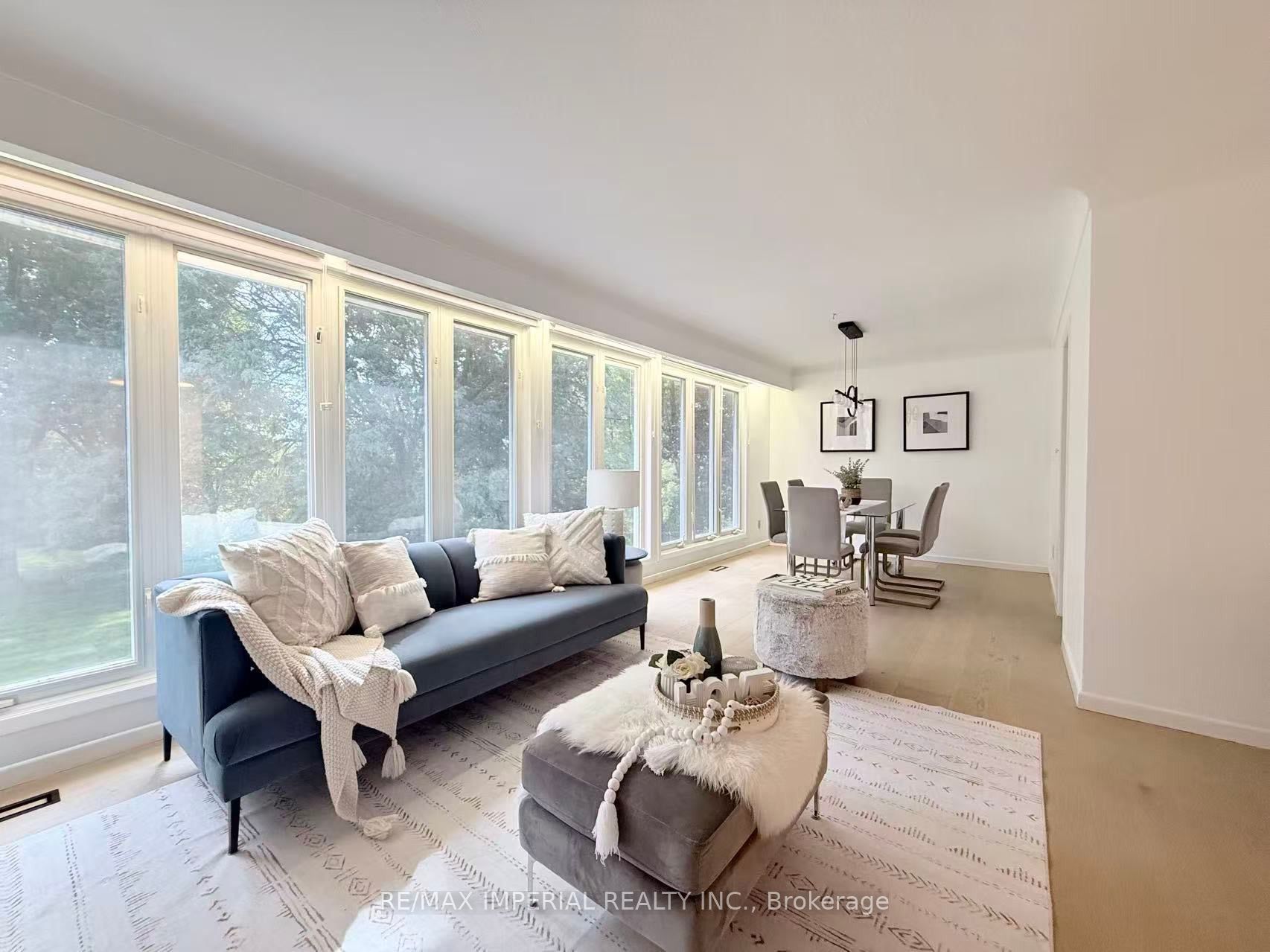 4 Pyramid Place