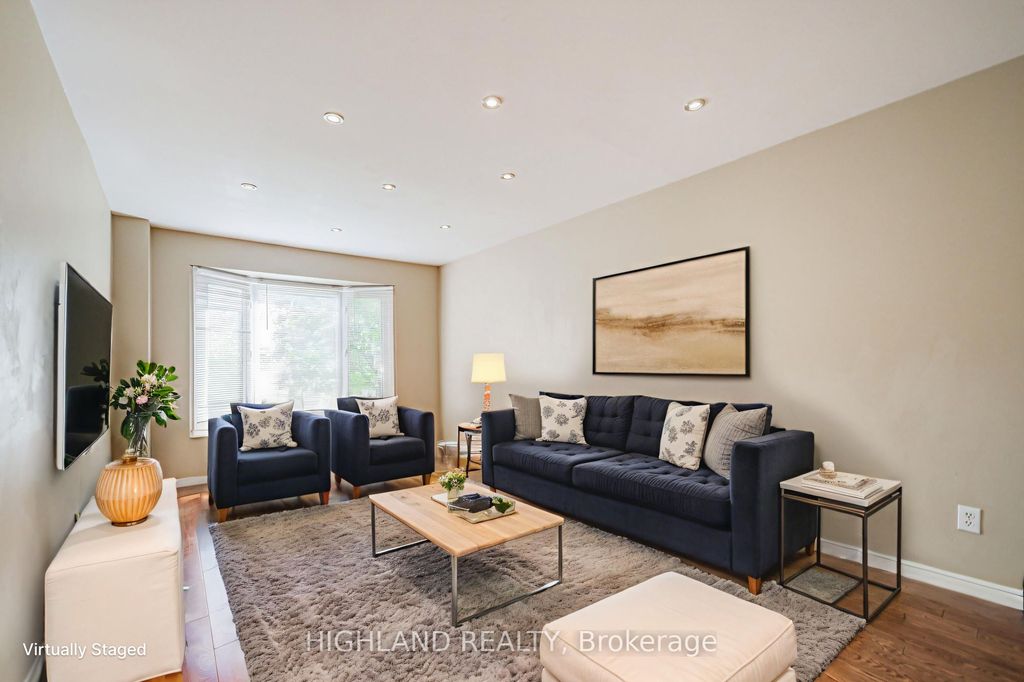 Photo of 257 Huntington Ridge Drive, Mississauga, ON L5R 1S3 (MLS # W13100412)