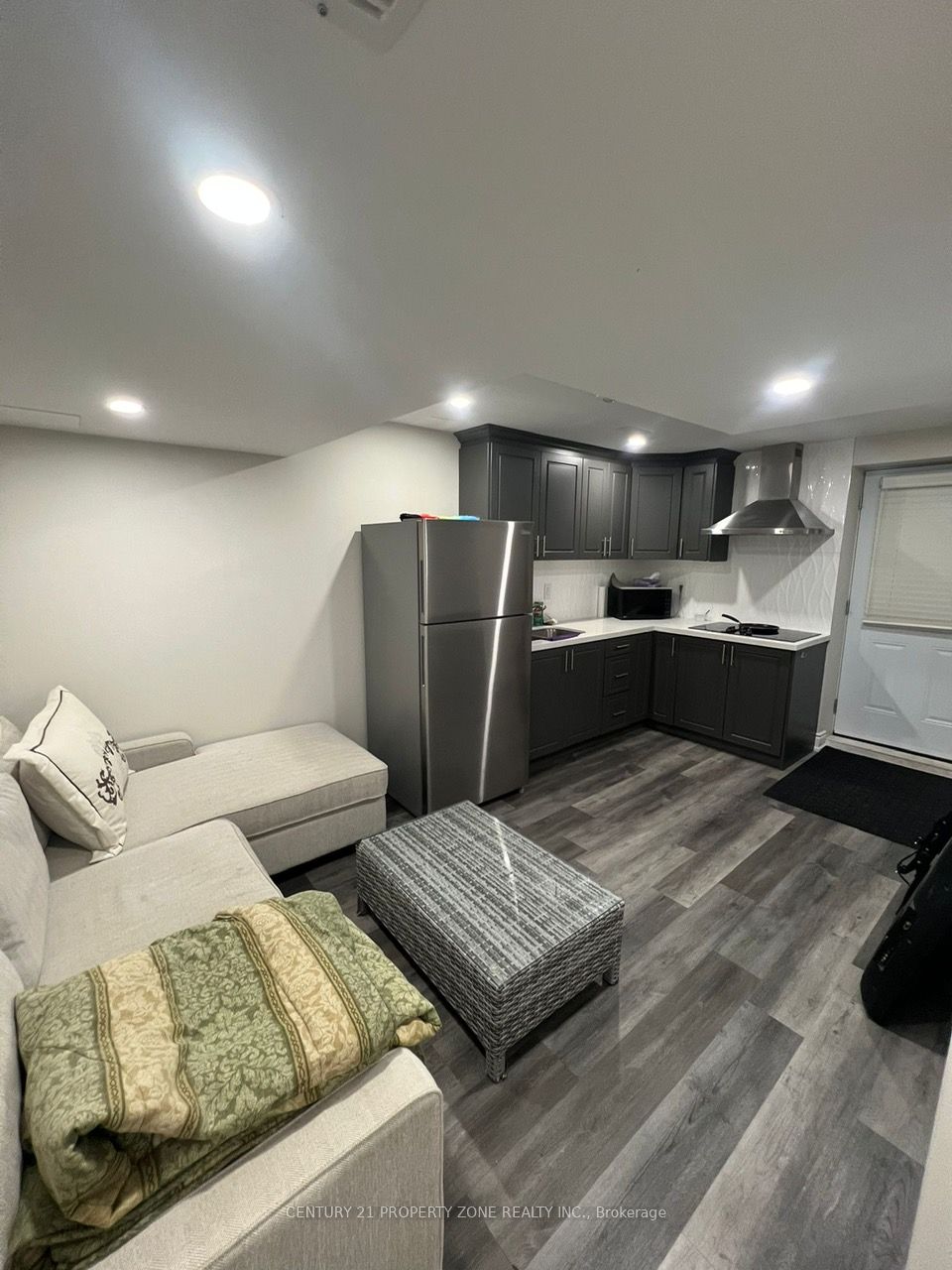 1568 Gainer Crescent